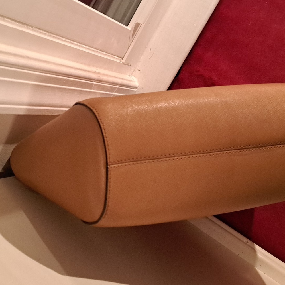 Michael Kors Jet Set Tan /Gourgous Gold Hardware NEW Excellent Condition - Picture 6 of 12